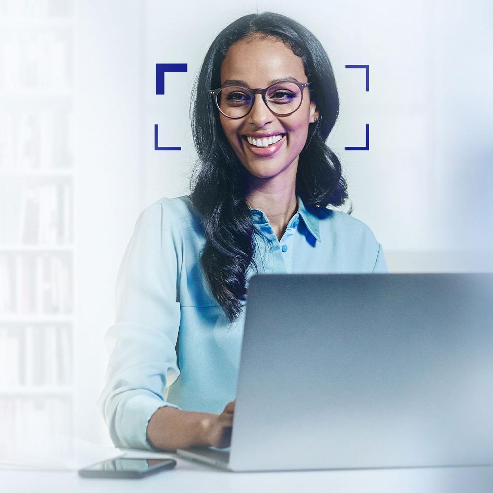 women with ZEISS office lenses