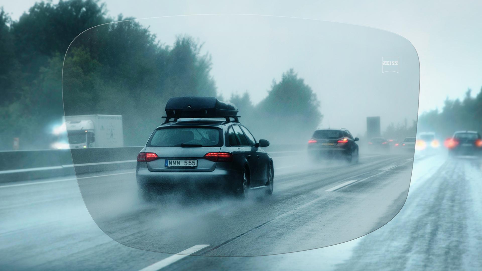 View through ZEISS DriveSafe Single Vision Individual lens at motorway on a rainy day 