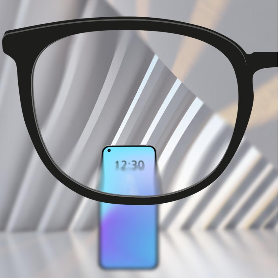 An image slider showing a conventional lens on the left, with distortions in the periphery, compared to a premium lens on the right that has clear undistorted vision throughout the lens.