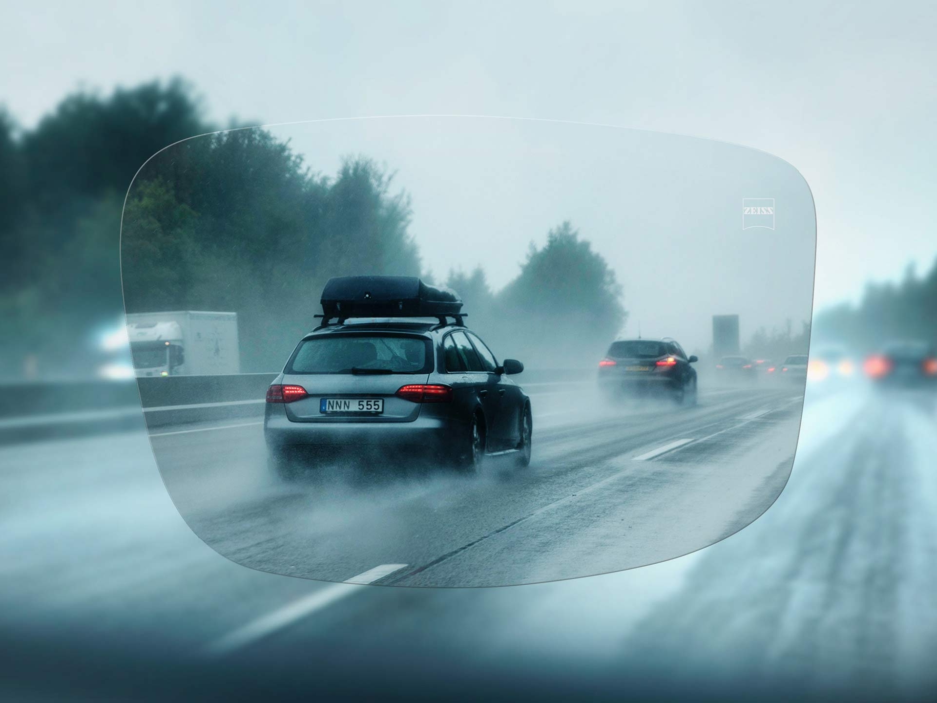 View through ZEISS DriveSafe Single Vision Lens at motorway on a rainy day 