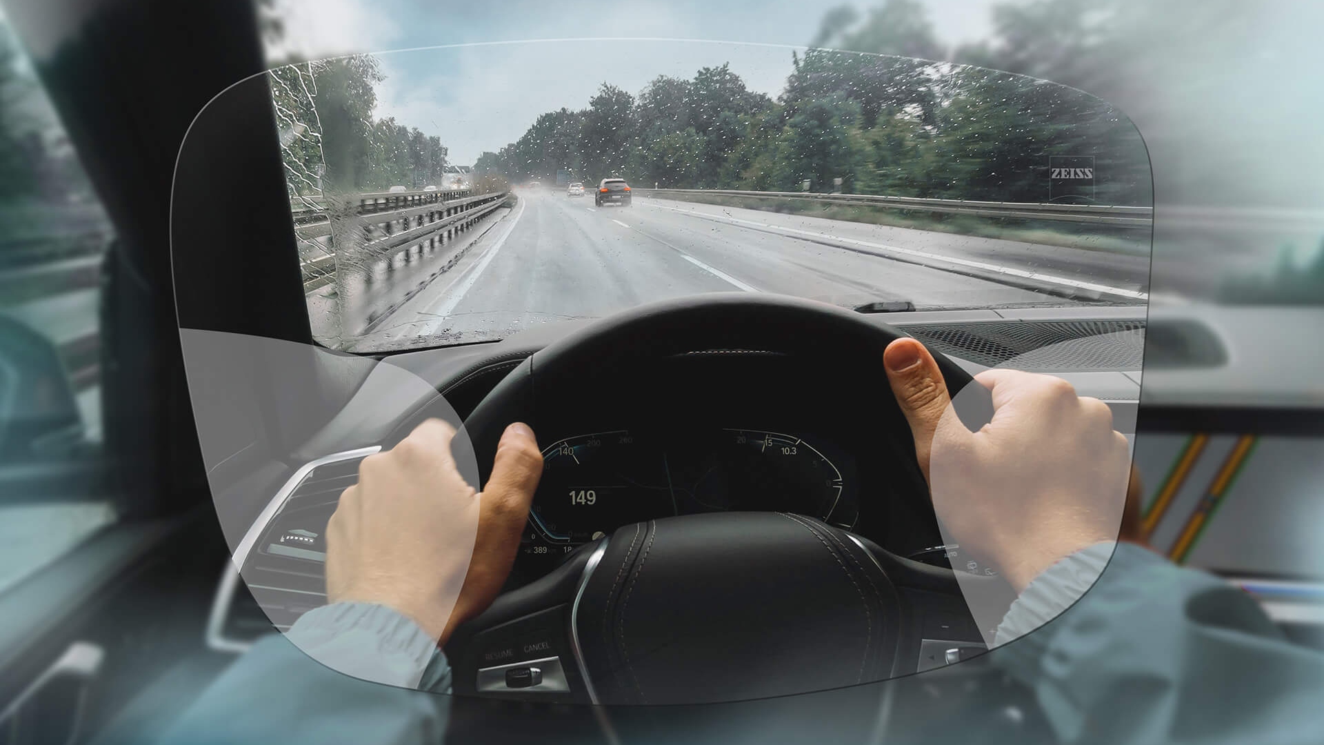清楚呈現蔡司 DriveSafe Individual 漸進鏡片。圖片顯示透過鏡片看到的景象。 