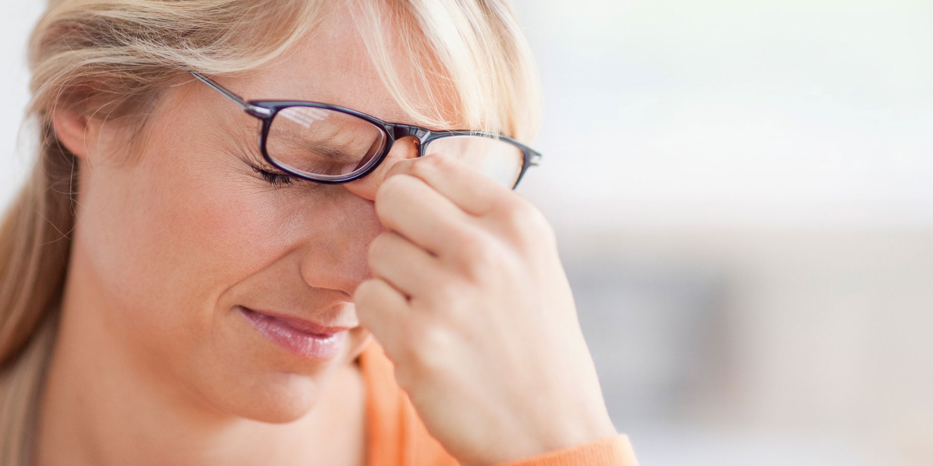 配戴不合適的眼鏡或光線不良會傷害眼睛嗎？